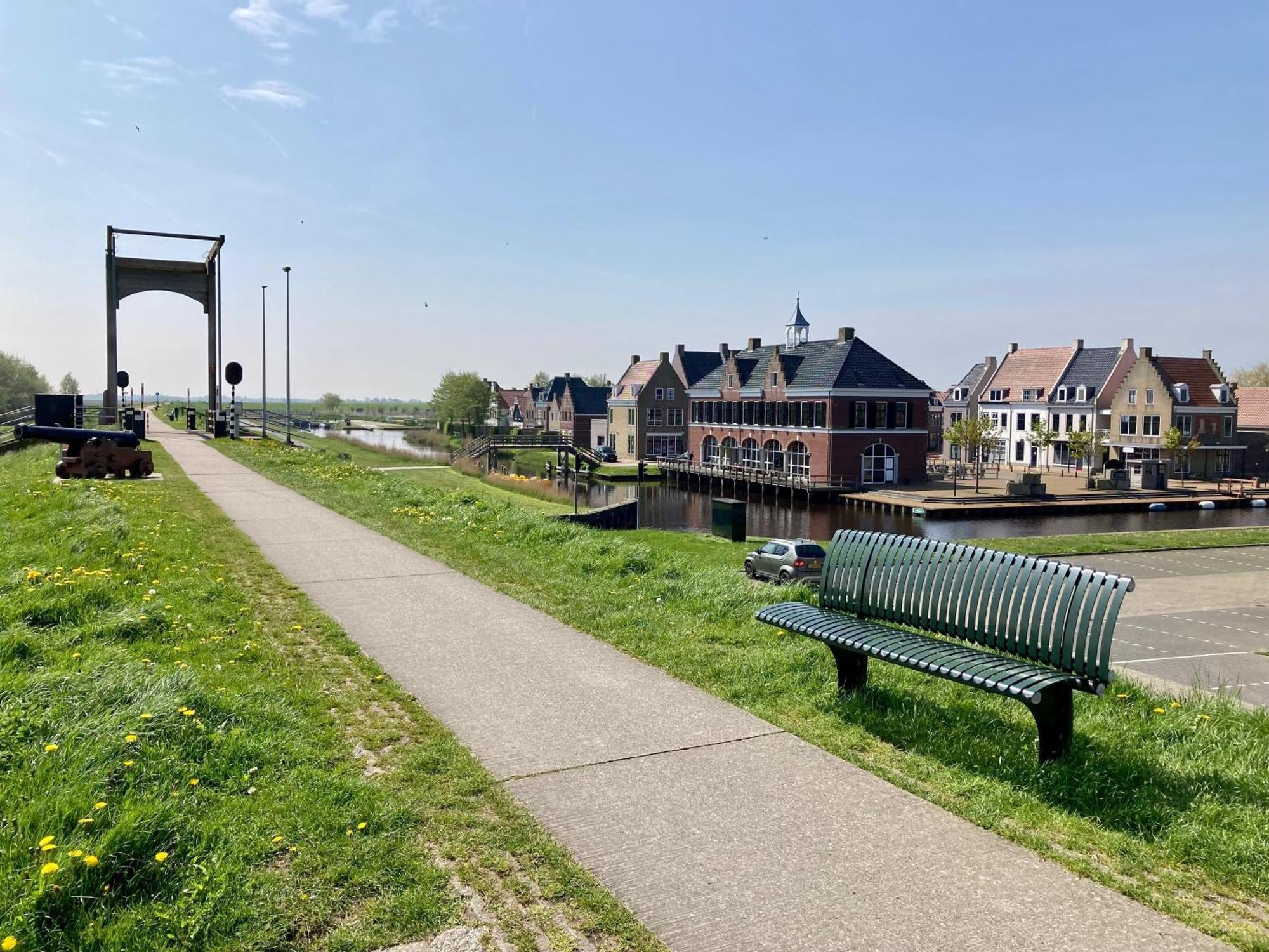 Sonnenhaus 6 Pers House With Sunny Terrace At A Typical Dutch Canal & By Lauwersmeer Lake. Anjum Exterior photo